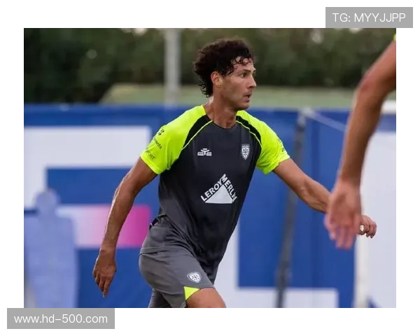 卡利亚里1-0十人罗马，加埃塔诺替补制胜